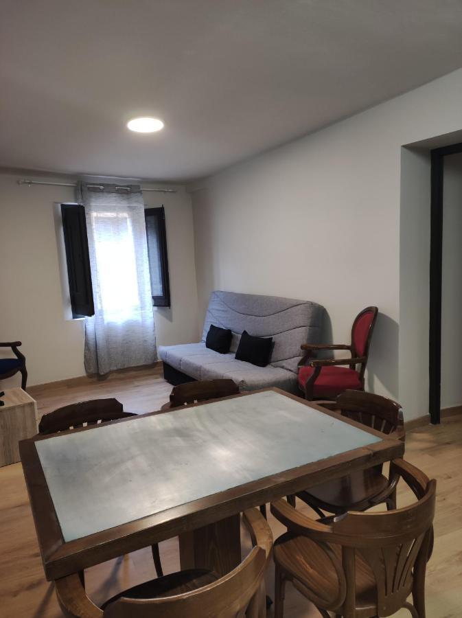 Apt 1 Acollidor Al Centre Historic De Vic Aptgarbi Exterior foto